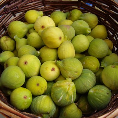 basket-with-figs